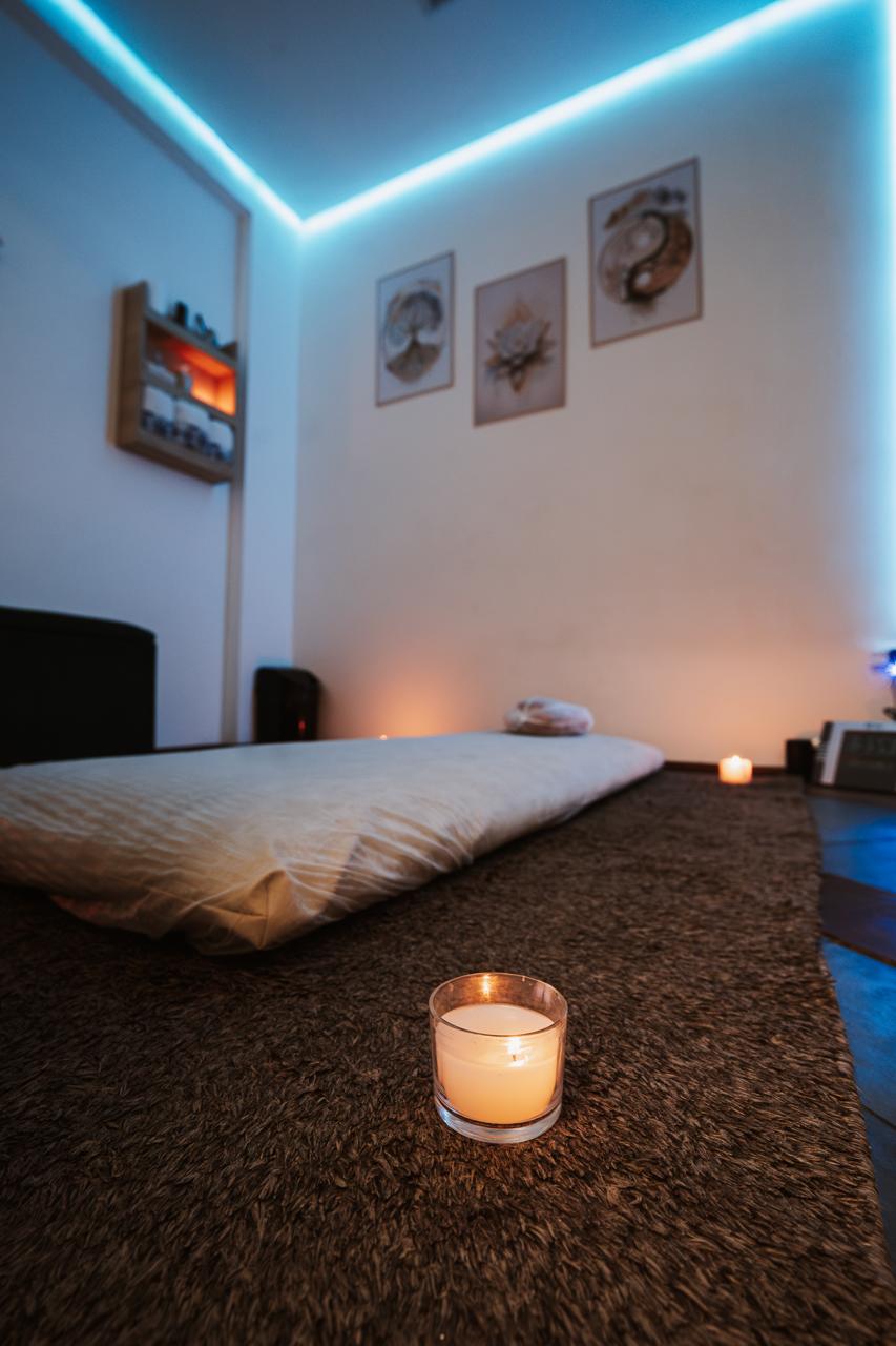 Ambiente terapêutico profissional para massagens e bem-estar - Sala 3